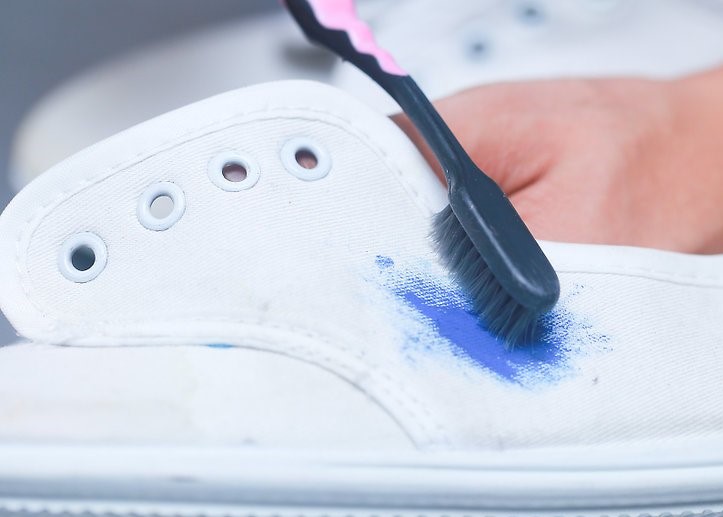 get paint off leather shoes
