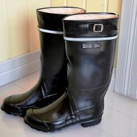 Image of how to fix cracked rubber boots