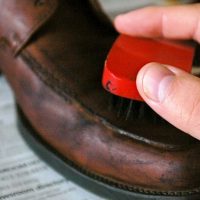 Image of how to remove deep scratches from leather shoes