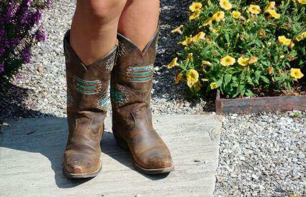 how to get cowboy boots to fit tighter
